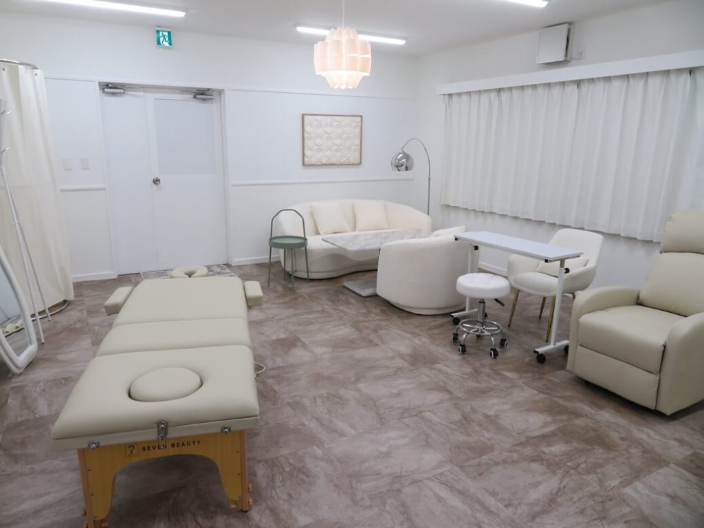 本格的な設備と内装のレンタルサロン【長野市のココシゴト】