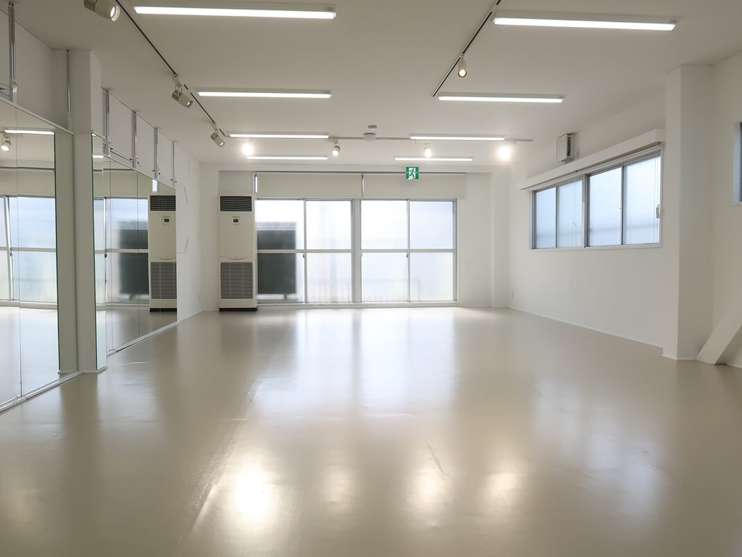 白を基調としたレンタルスタジオ