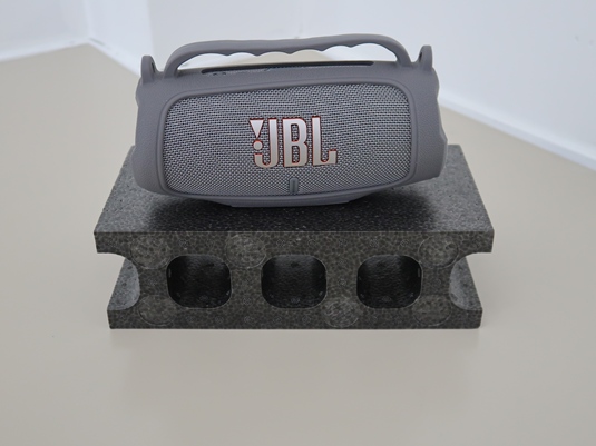 ココシゴトのレンタルスタジオ内にはJBLのBluetoothスピーカーを設置