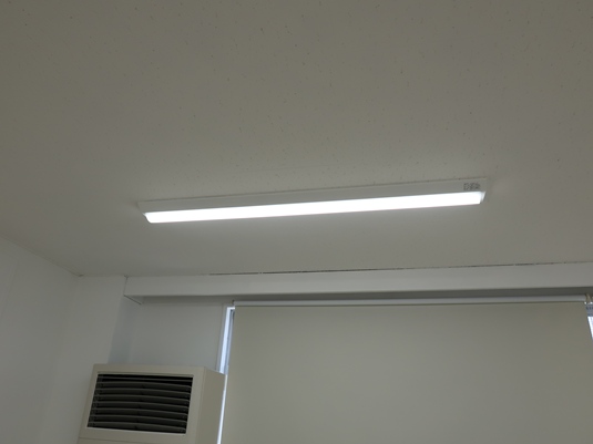 ココシゴトのレンタルスタジオ内に設置されたLEDライト