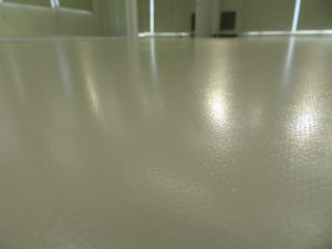 ココシゴトのレンタルスタジオはリノリウム代用品床で快適に運動が可能