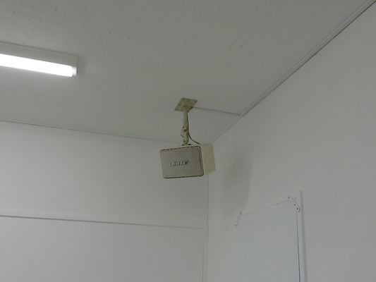 ココシゴトのレンタルスタジオにはスピーカーシステムが設置されています